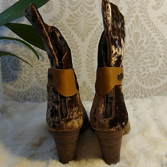 NWOB Free People Velvet Asymmetrical Button Boots - Picture 3 of 4